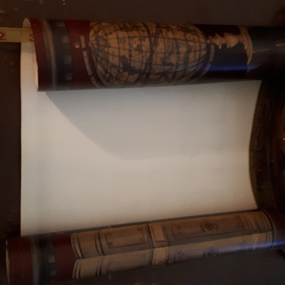 Wallpaper roll for wainscott - Picture 3 of 3